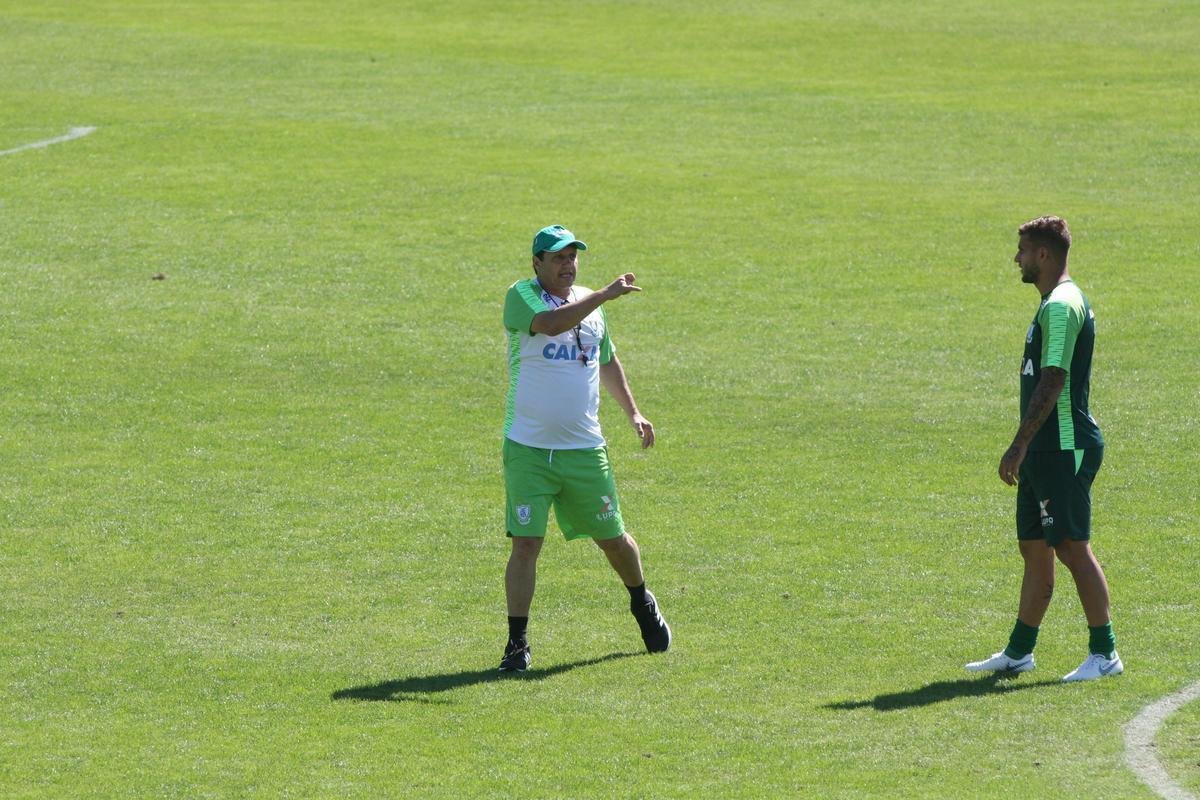 Adilson comandou o primeiro treino no Amrica nesta quarta-feira