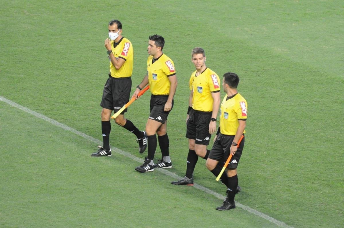 América x Paraná: veja fotos do jogo no Independência