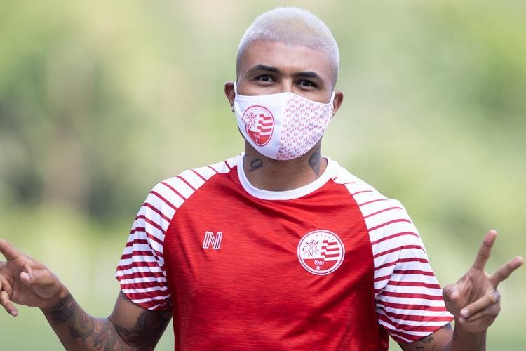 Jogadores, membros da comissão técnica, dirigentes e funcionários do Náutico realizaram testes para Covid-19 na manhã desta sexta-feira; resultados são previstos até a próxima segunda.