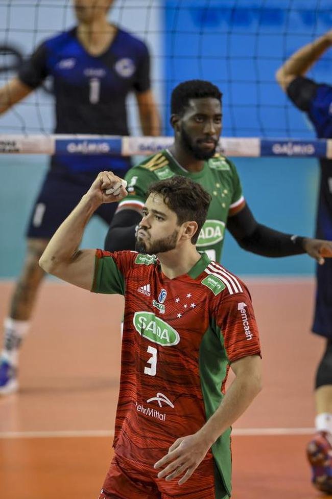 Cruzeiro se garantiu na decis�o do Sul-Americano de V�lei ao bater os argentinos do Policial Voley por 3 sets a 0, neste s�bado (5), no Gin�sio do Riacho, em Contagem. As parciais foram de 25/20, 29/27 e 25/16