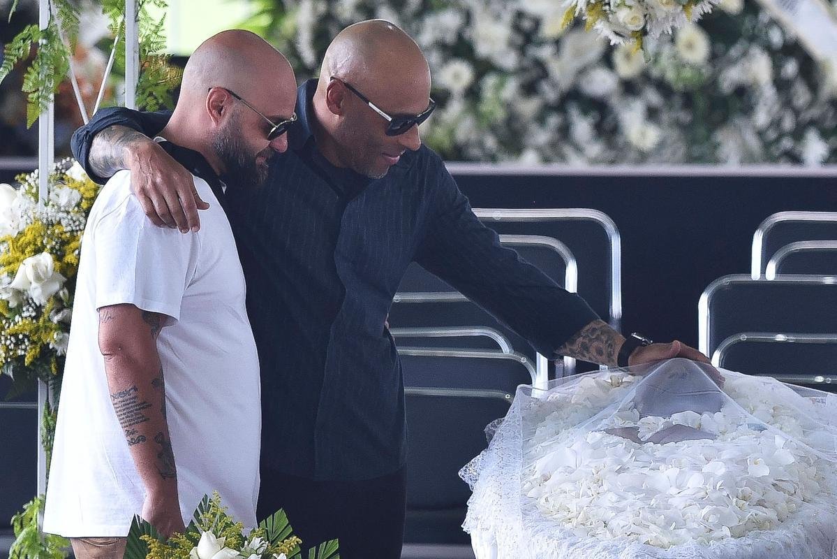 Corpo de Pel  velado na Vila Belmiro, estdio do Santos. 