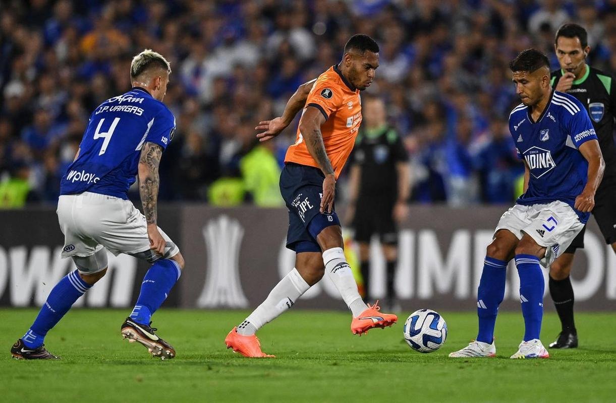 Millonarios-COL venceu Universidad Catlica-EQU por 2 a 1 e ser adversrio do Atltico na terceira fase da Libertadores