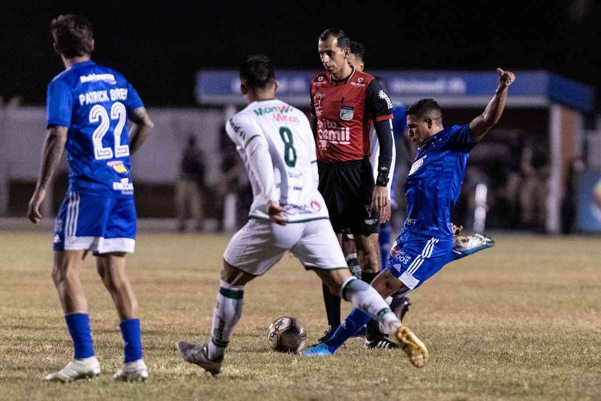 Fotos do jogo entre Caldense e Cruzeiro, no Ronaldão, em Poços de Caldas, pela 11ª rodada do Campeonato Mineiro