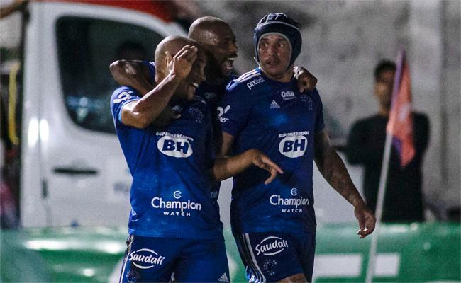 Vitor Roque, Waguininho e Edu formam o trio de ataque do Cruzeiro