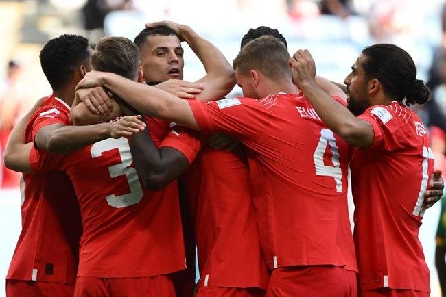 Pela primeira rodada do Grupo G da Copa do Mundo, Sua e Camares se enfrentam no Estdio Janoub, em Al-Wakra