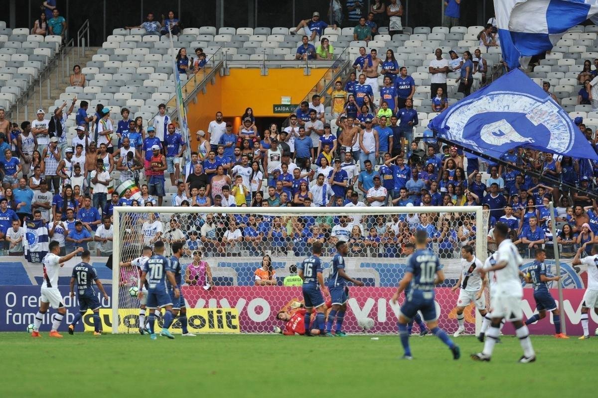 Fotos do jogo entre Cruzeiro e Vasco, no Mineiro, pela 37 rodada do Brasileiro (Leandro Couri/EM D.A Press)