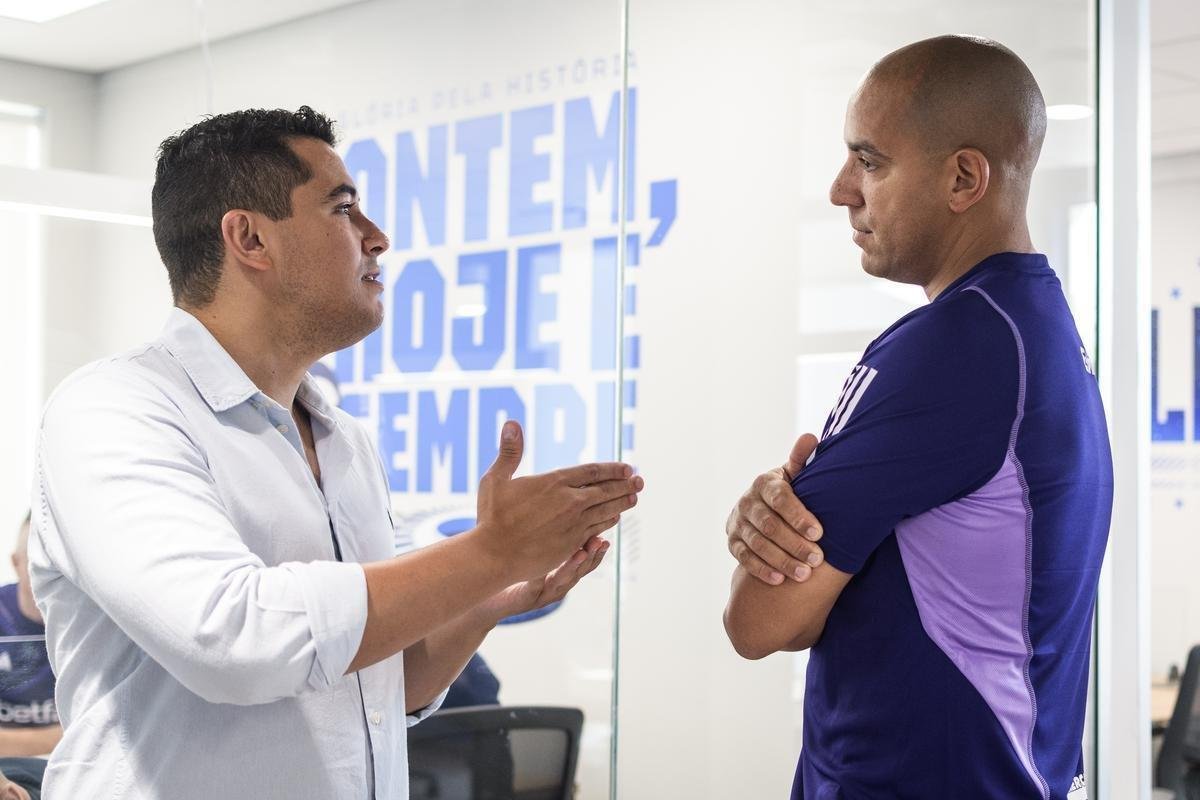 Fotos do primeiro treino do tcnico portugus Pepa no Cruzeiro