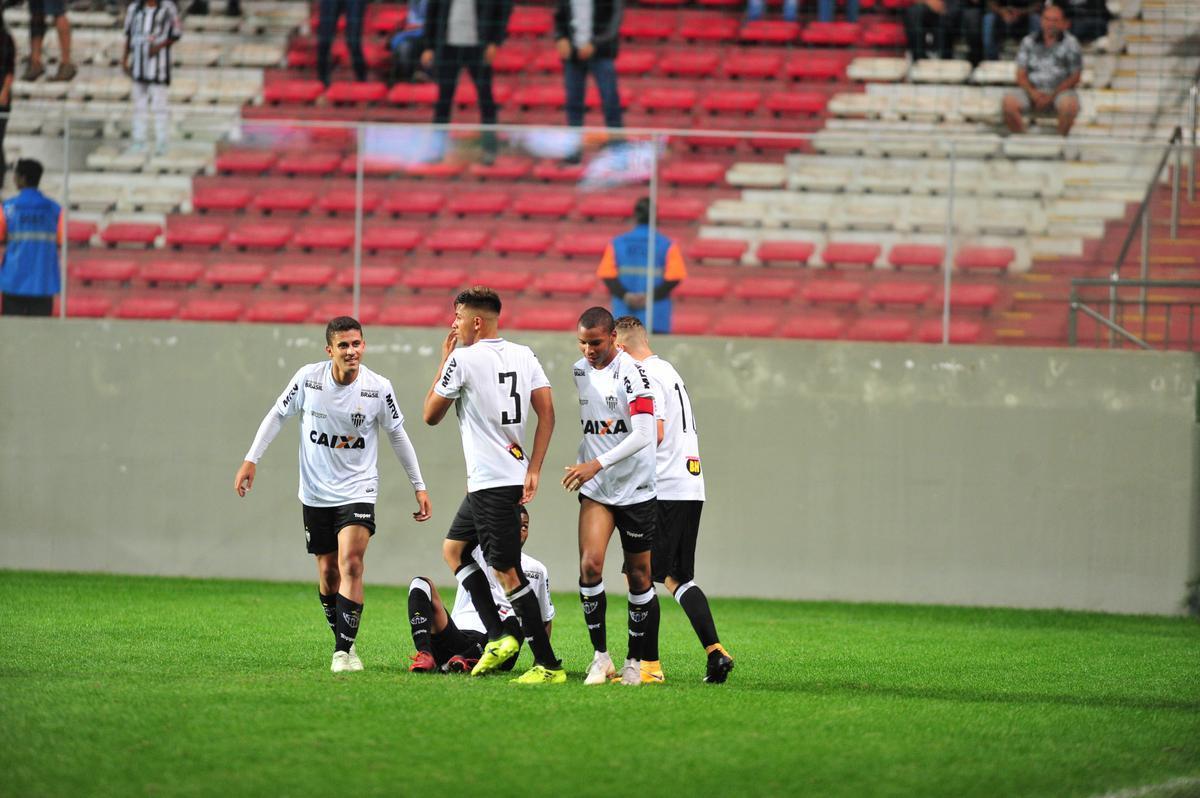 Galinho vence o Fluminense por 3 a 1, de virada, no Independncia, e conquista a Taa BH