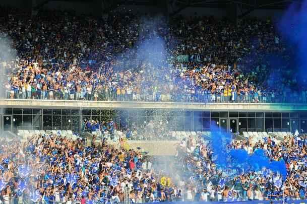 Imagens do primeiro tempo do clssico entre Cruzeiro e Atltico, no Mineiro, pela 26 rodada