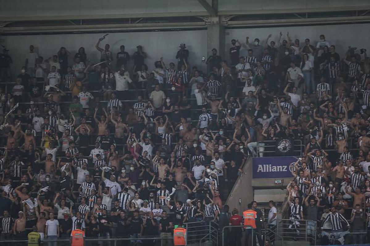 Torcida do Atltico na partida contra o Palmeiras, no Allianz Parque, em So Paulo, pela 35 rodada do Brasileiro