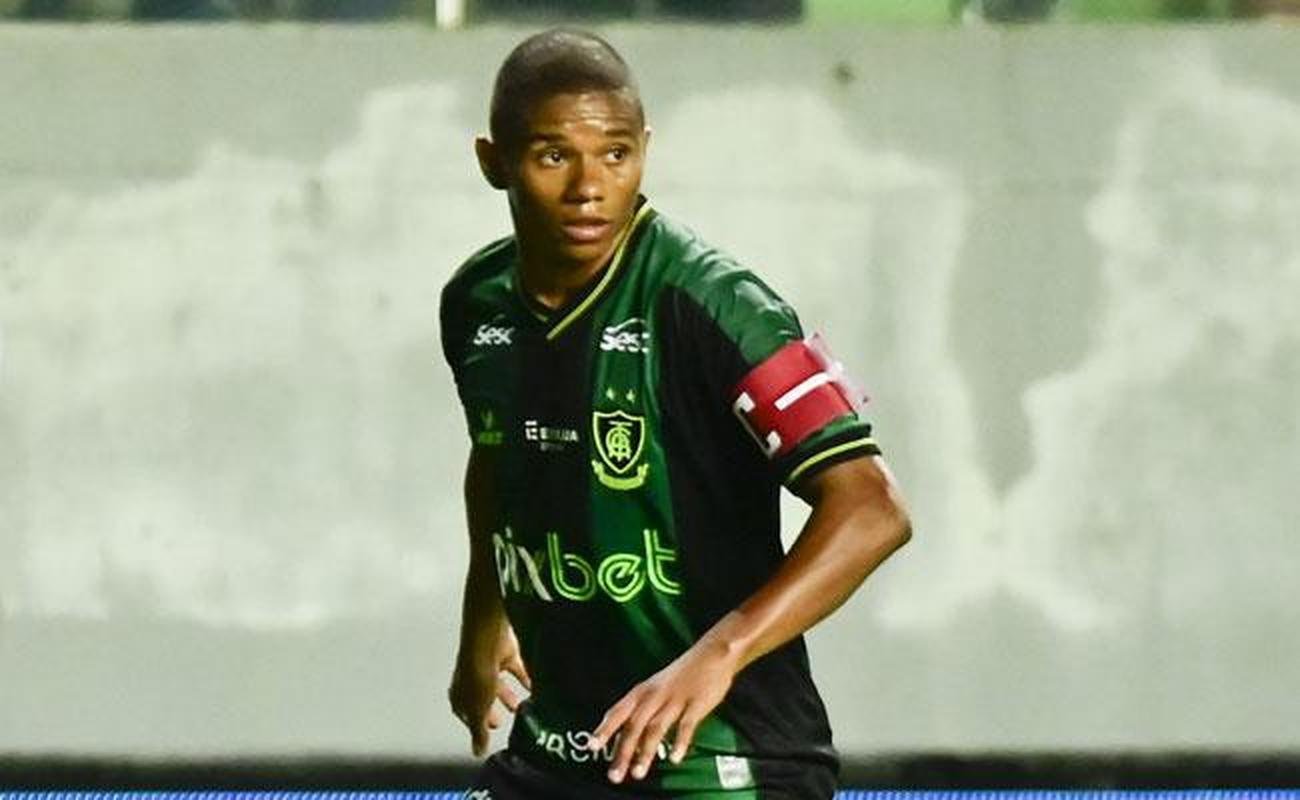 Volante Juninho renovou contrato com o América até dezembro de 2023