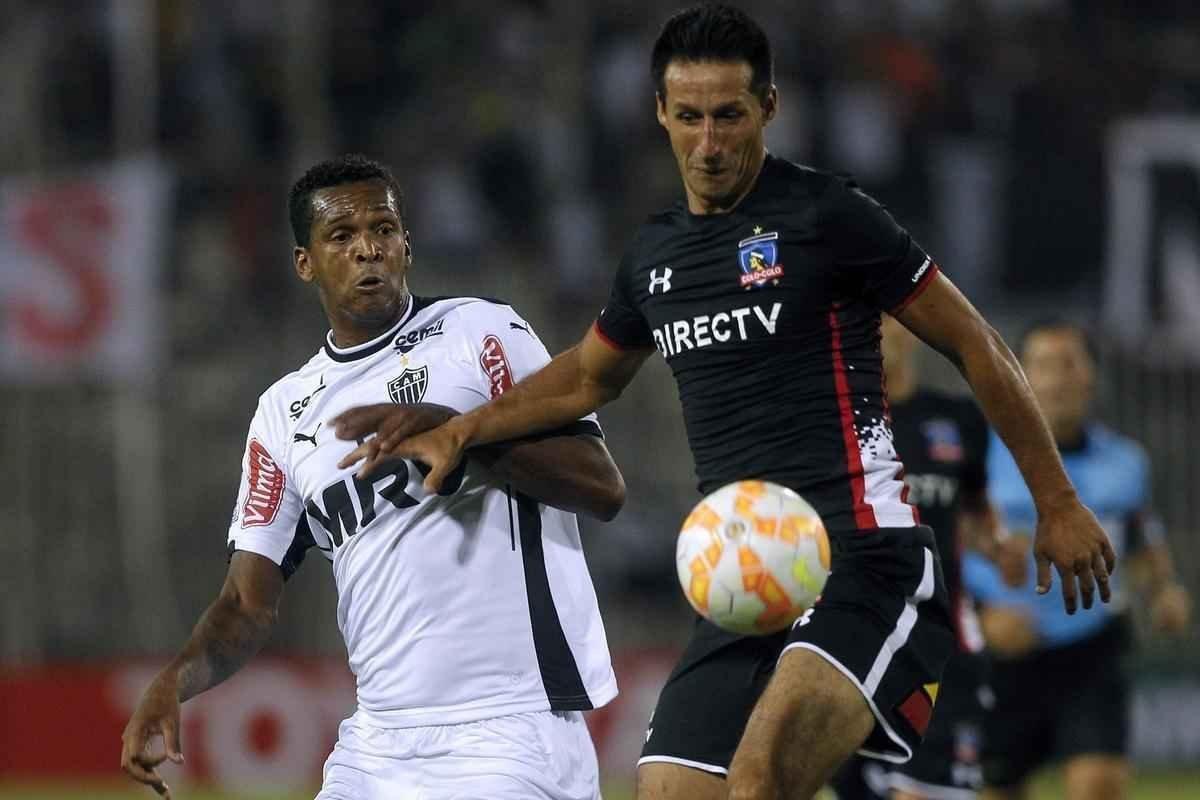 2015 - 18 de fevereiro - Colo Colo-CHI 2 x 0 Atltico - Estdio Monumental David Arellano, Santiago - Primeira rodada da fase de grupos. A estreia em 2015, no Chile, foi com derrota para o Cacique, por 2 a 0, com gols de Flores e Paredes. Naquele ano, o Galo foi eliminado nas oitavas de final para o Internacional.