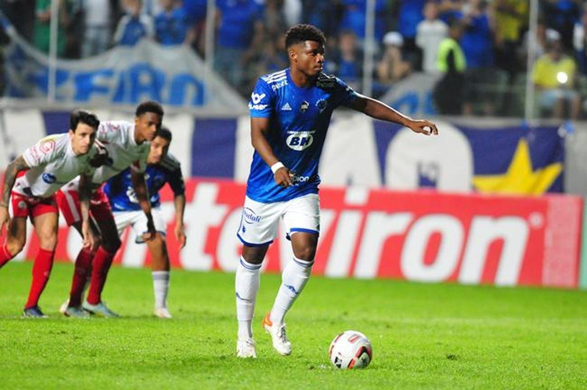 O Cruzeiro goleou o Nutico por 4 a 0 no Independncia, em Belo Horizonte, na 26 rodada da Srie B