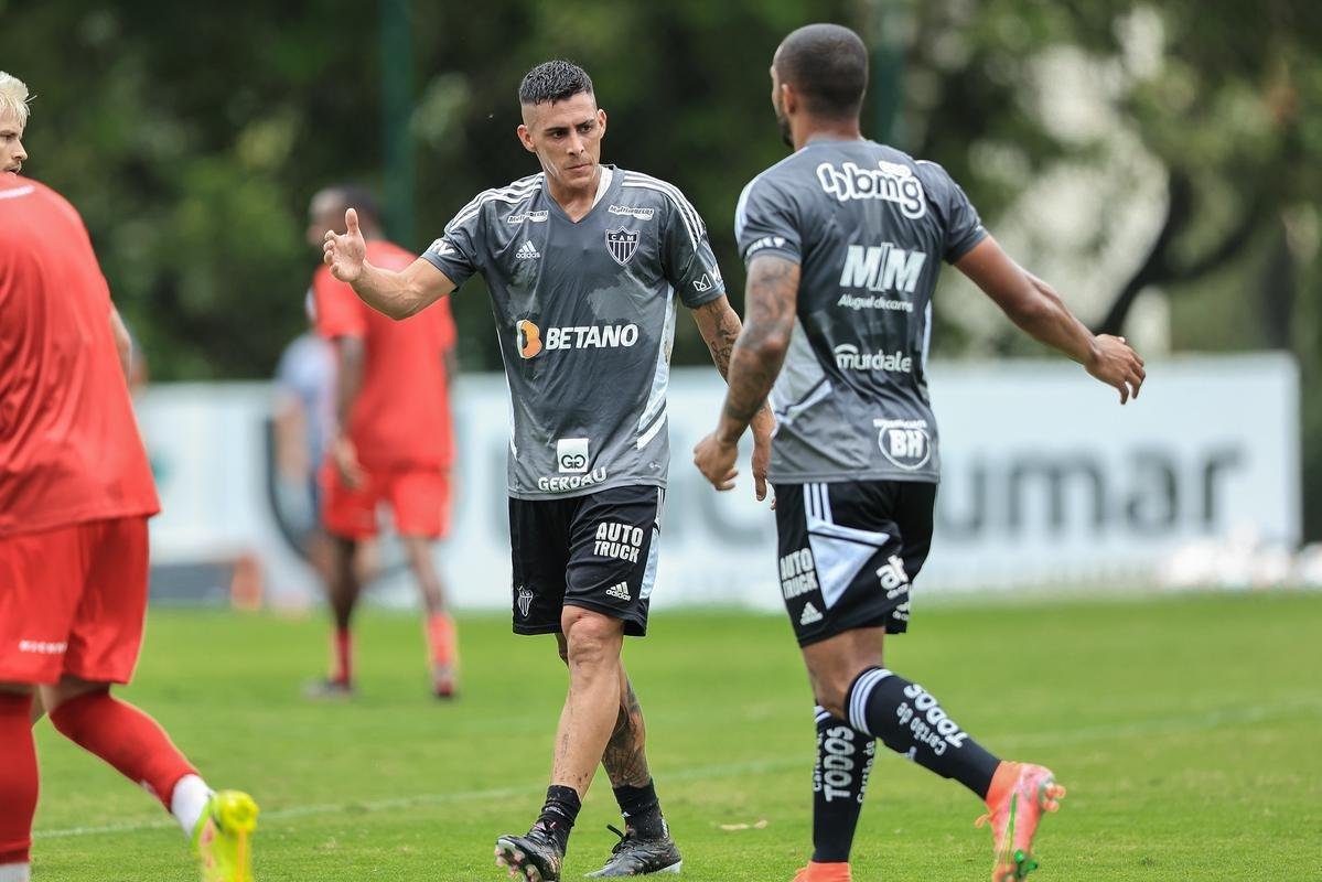 No segundo jogo-treino, Galo venceu por 3 a 0, com gols de Pavn e Eduardo Sasha, duas vezes
