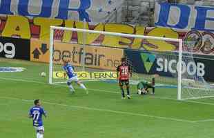 Rgis fez o gol da vitria celeste no Mineiro