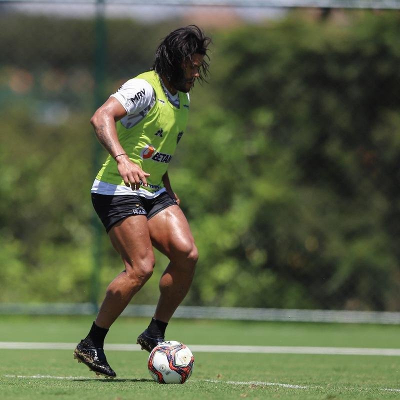 Treino do Atlético em campo. Jogadores fizeram atividade pela manhã no gramado. No período da tarde, trabalho foi na academia