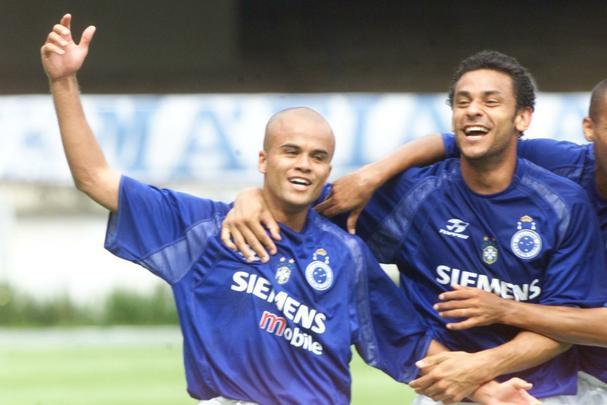 Fred em ação pelo Cruzeiro entre 2004 e 2005