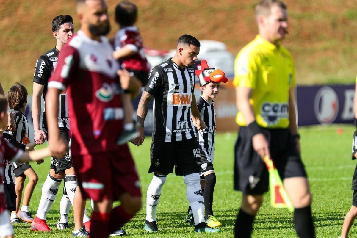 Fotos do duelo entre Patrocinense e Atltico, em Patrocnio, pela nona rodada do Mineiro