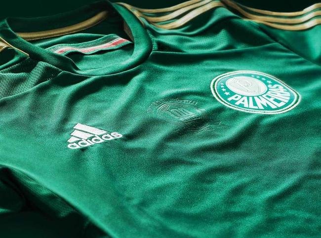 Em 2014, o Palmeiras e a Adidas lanaram camisas comemorativas para o centenrio. A principal tinha detalhes em dourado. A camisa trs era toda amarela