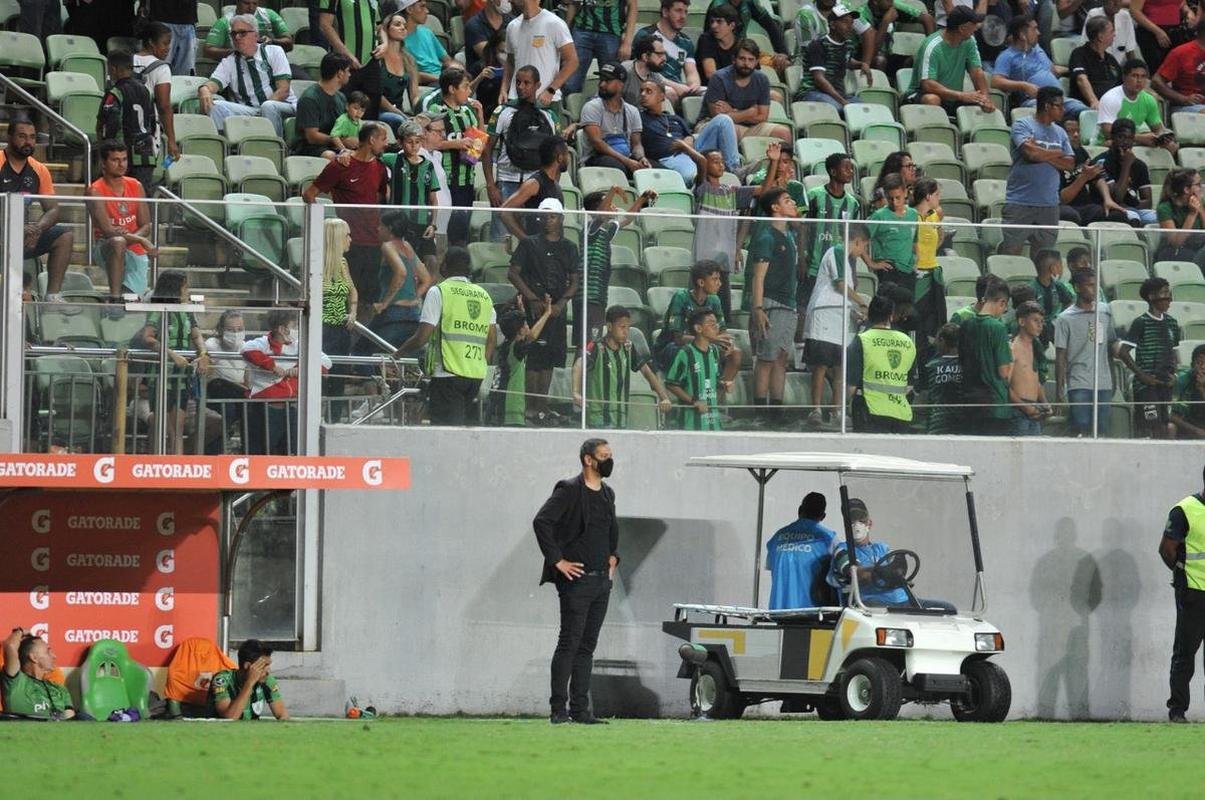 Aps derrota por 2 a 0 para o Del Valle, torcida do Amrica protestou no Independncia e pediu a sada do tcnico Marquinhos Santos. Jogo marcou estreia do Coelho no Grupo D da Copa Libertadores