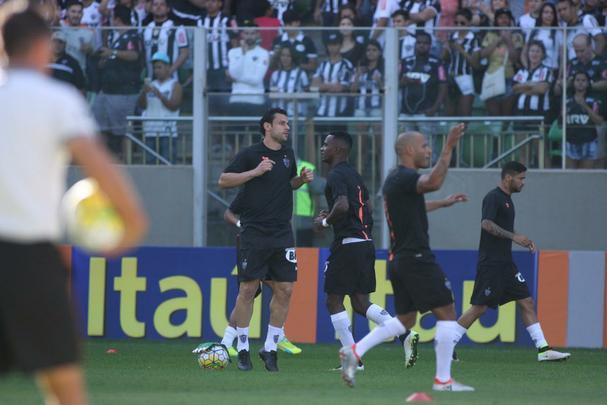 Atacante Fred durante o aquecimento para o clssico contra o Cruzeiro, no Independncia