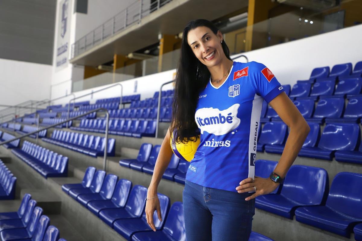 Fotos histricas de Sheilla em sua trajetria pelo vlei do Minas