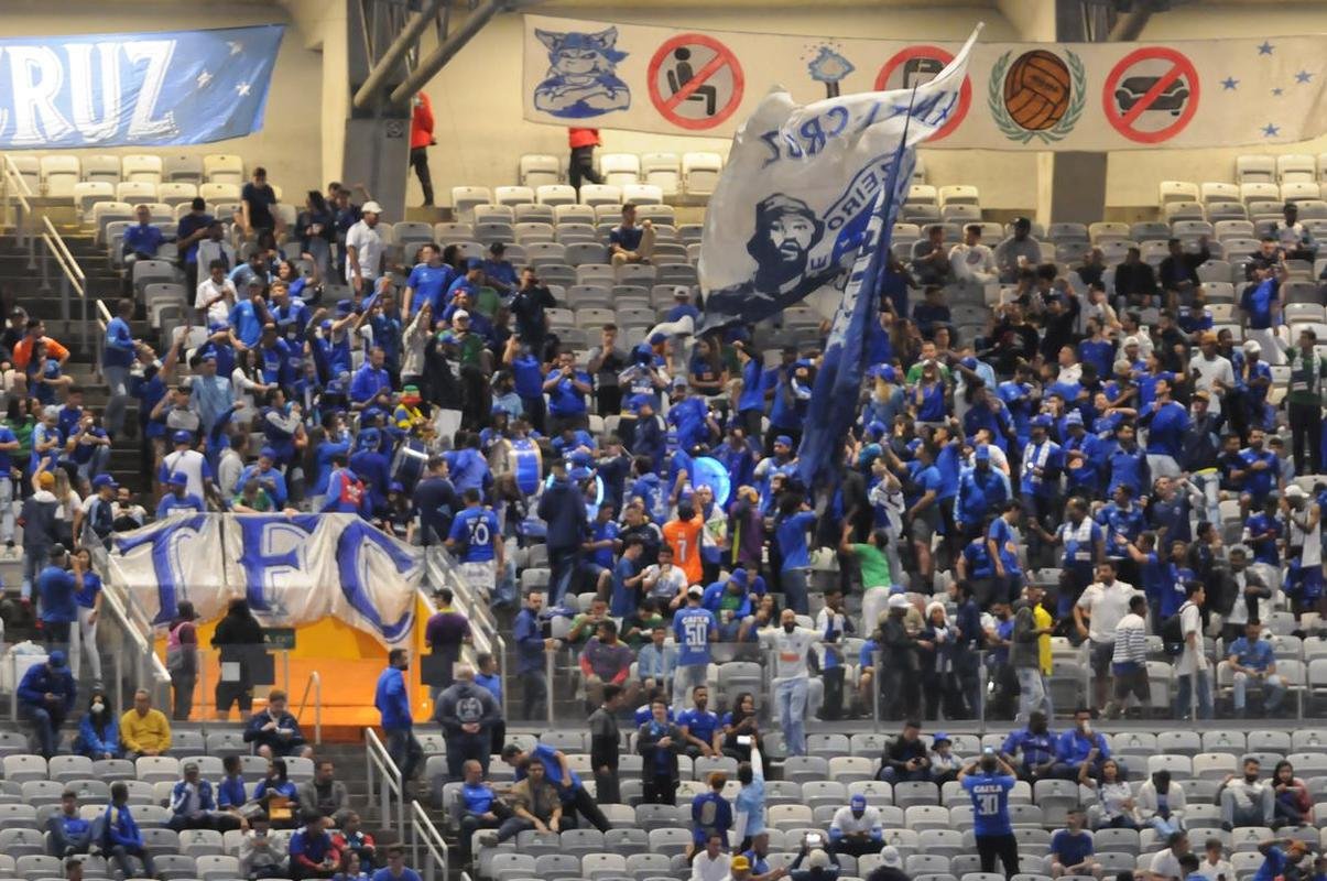 Torcedores do Cruzeiro no jogo com o Vila Nova, no Mineiro