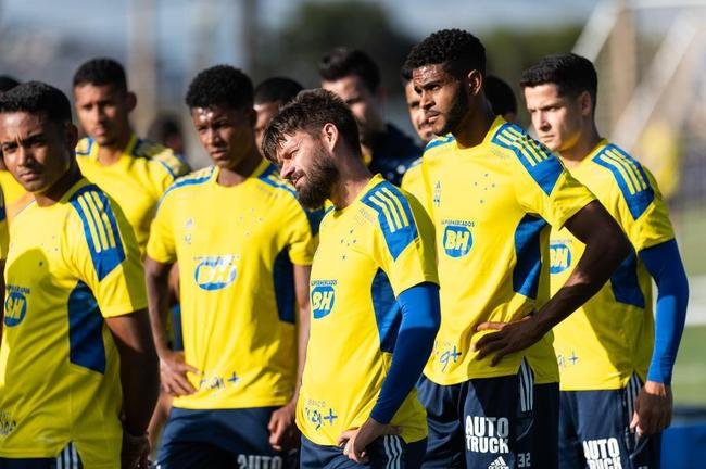 Fotos do treino do Cruzeiro nesta quinta-feira (6/5), na Toca da Raposa II