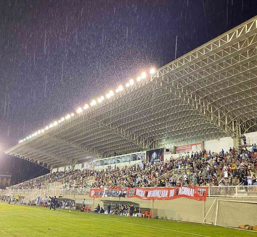 12 Tombense - mdia de 1.386 torcedores presentes por jogo