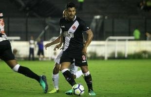 Fotos do duelo entre Vasco e Am�rica, em S�o Janu�rio, pela quarta rodada do Brasileiro