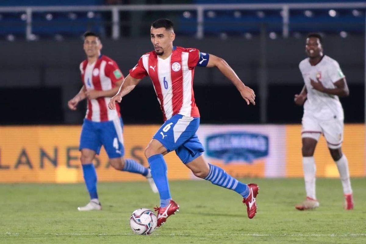 Na Seleo Paraguaia - Alonso j era presena constante na Seleo Paraguaia antes de chegar ao Atltico. Com o bom nvel apresentado com a camisa alvinegra, teve o status mantido. Acabou desfalcando o Galo em muitos jogos por causa dos compromissos pelo seu pas.