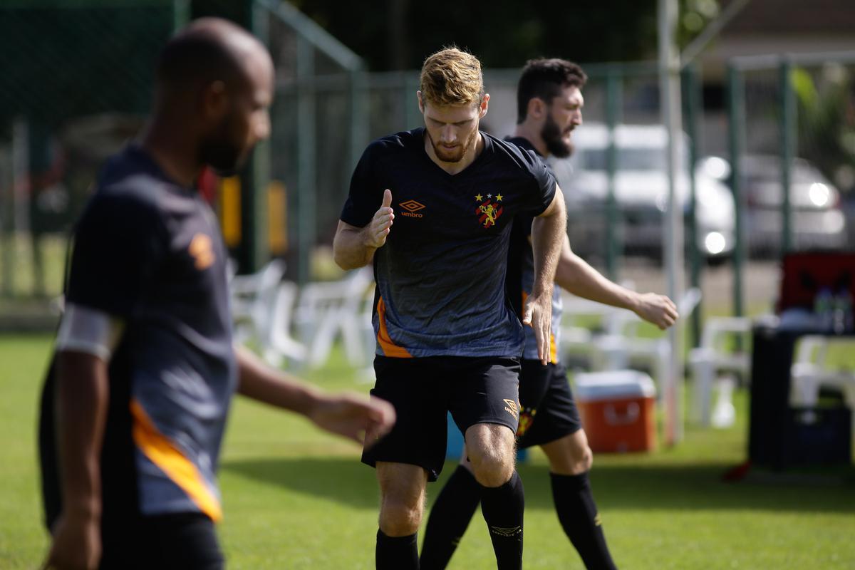 Nesta quinta-feira, sob o comando do treinador Daniel Paulista, Sport realizou primeiro trabalho ttico aps retorno s atividades