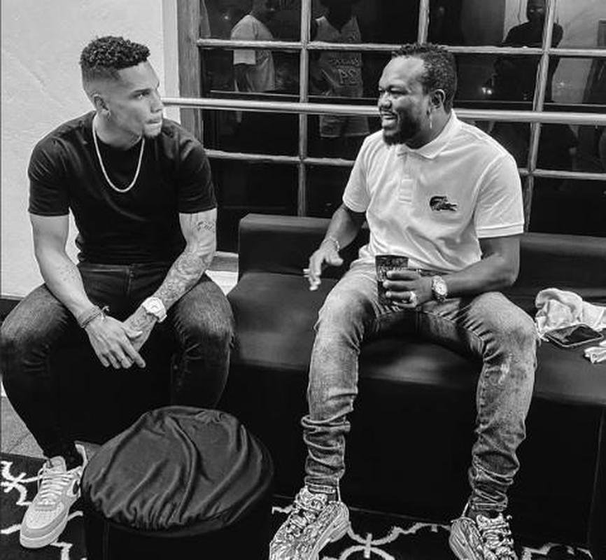 Paulinho ao lado de Djonga, atleticano e um dos principais rappers brasileiros da atualidade 