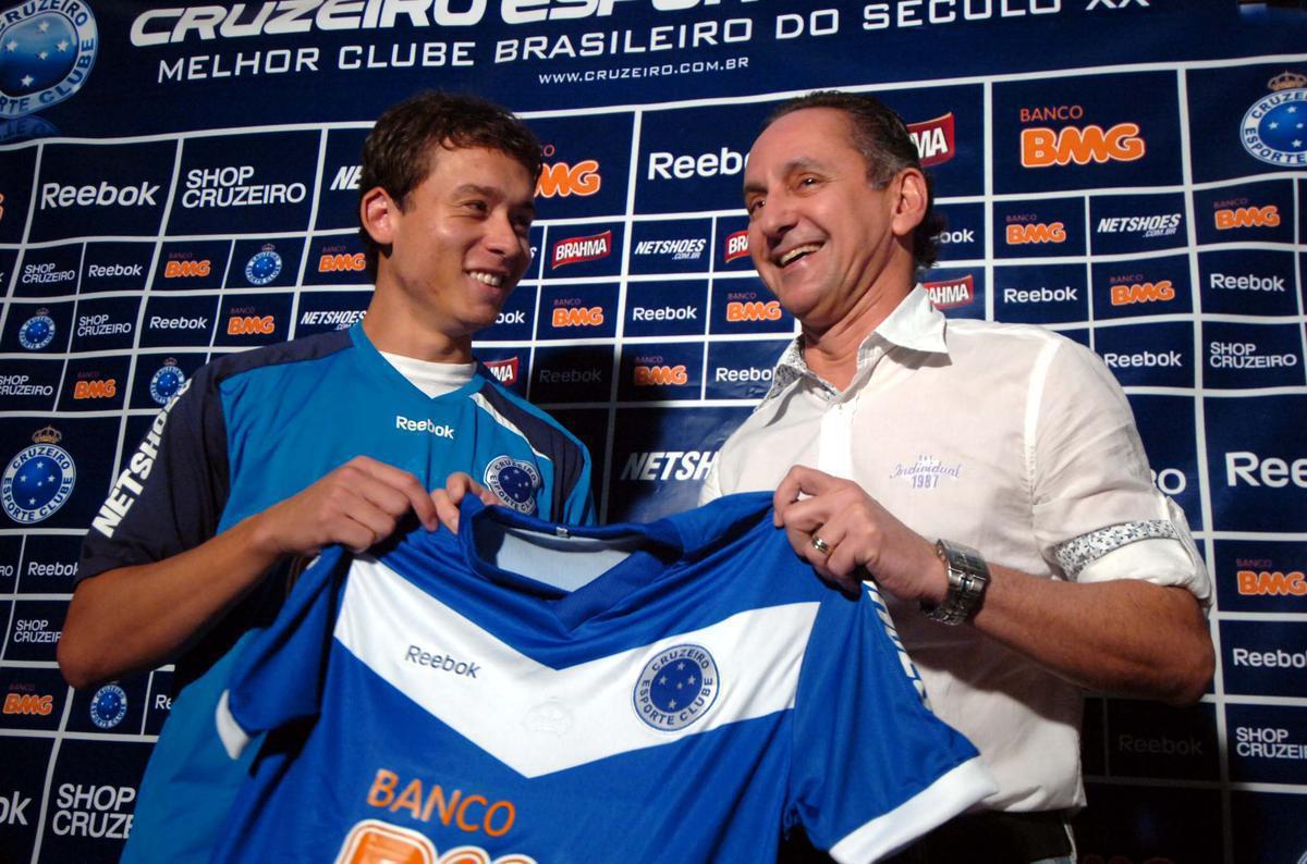 Keirrison (atacante) - surgiu para o futebol como sensação do Coritiba, pelo qual marcou 65 gols em 122 jogos. No Palmeiras, também registrou bons números - 24 gols em 36 partidas - e acabou vendido ao Barcelona. Contudo, o jogador não se adaptou ao clube espanhol e foi emprestado ao Benfica, de Portugal, e à Fiorentina, da Itália. Sem brilhar também por esses times, voltou ao Brasil, onde defendeu Santos e, posteriormente, Cruzeiro. Em Minas, Keirrison sofreu com lesões e só marcou um gol em oito jogos.