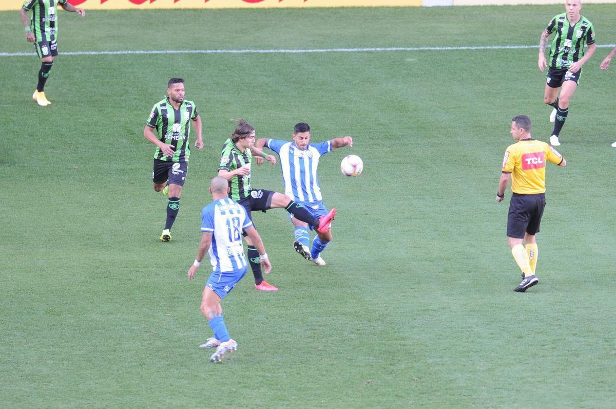 Fotos do jogo entre Amrica e CSA-AL, no Independncia, em Belo Horizonte, pela Srie B do Campeonato Brasileiro