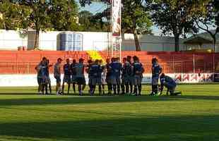 Imagens do treino do Cruzeiro no Estdio Nasri Mattar, em Tefilo Otoni (MG), antes de jogo com Amrica-TO