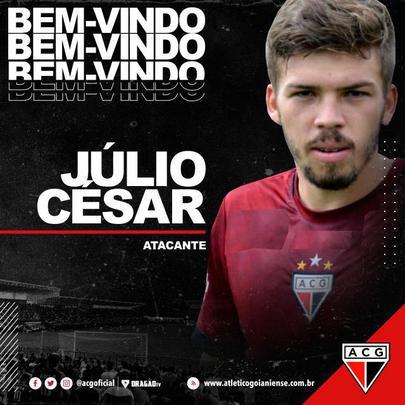 O Atlético-GO anunciou a contratação do atacante Júlio César, que estava no Botafogo-SP
