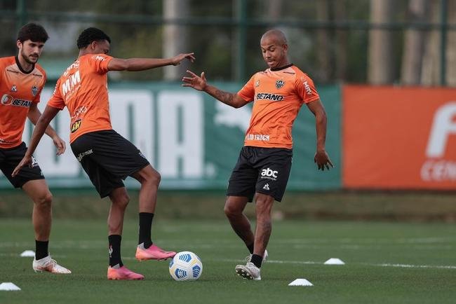 Cuca orientou atividade no CT do Palmeiras, na Barra Funda, em So Paulo 