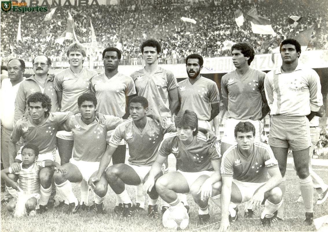 Cruzeiro campeão mineiro de 1987 e semifinalista do Brasileiro: Ademir, Balu, Vilmar, Genilson, Gilmar Francisco, Gomes; Robson, Vanderlei, Careca, Douglas e Edson.
