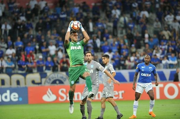 Fotos do primeiro tempo do duelo entre Cruzeiro e Racing, no Mineiro, pelo Grupo 5 da Liberadores