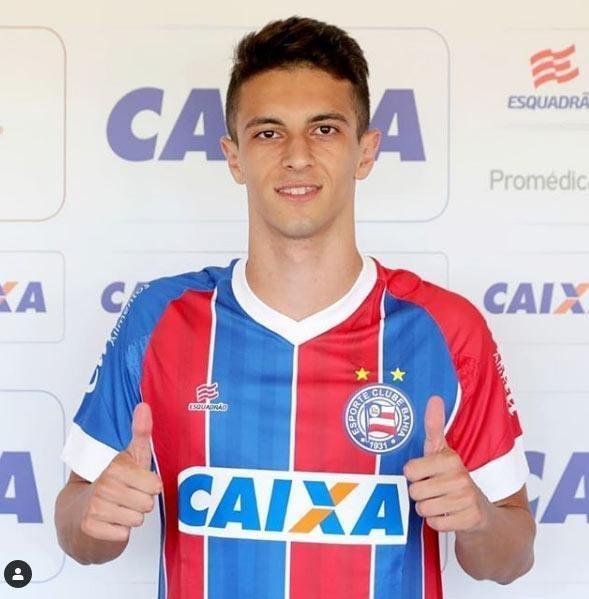 O Bahia anunciou a contratao do meia Shaylon