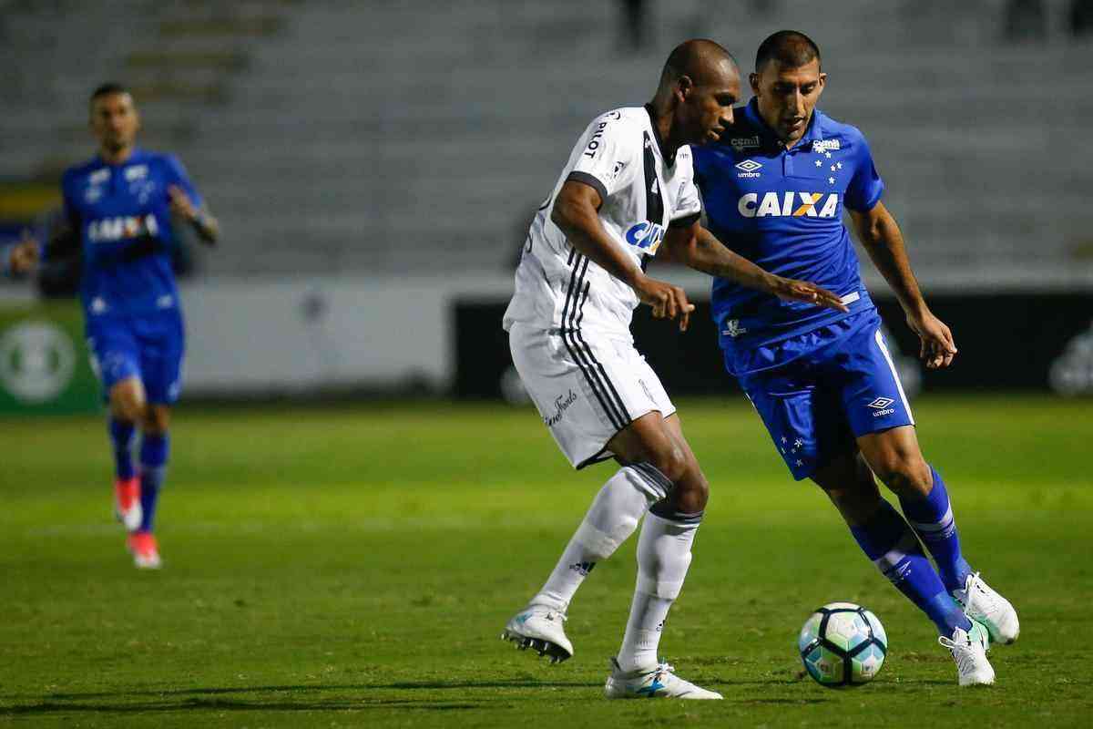 Imagens do jogo entre Ponte Preta e Cruzeiro, pela 9 rodada do Brasileiro, no Estdio Moiss Lucarelli