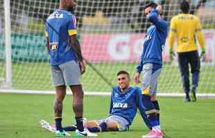 Cruzeiro teve volta de argentino, e Mano Menezes esboou equipe titular para pegar o Sport