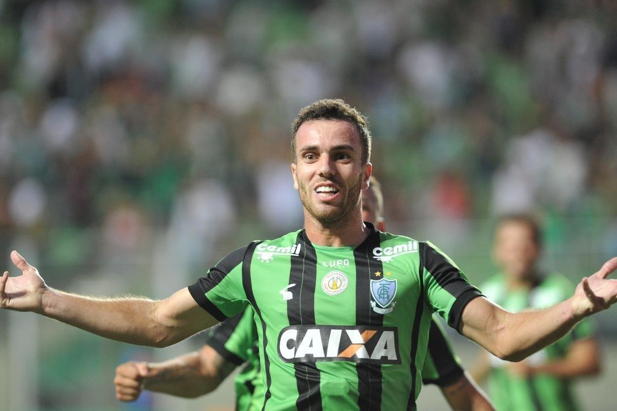 Serginho marcou duas vezes na vitria de virada do Amrica sobre Atltico-PR, no Horto 