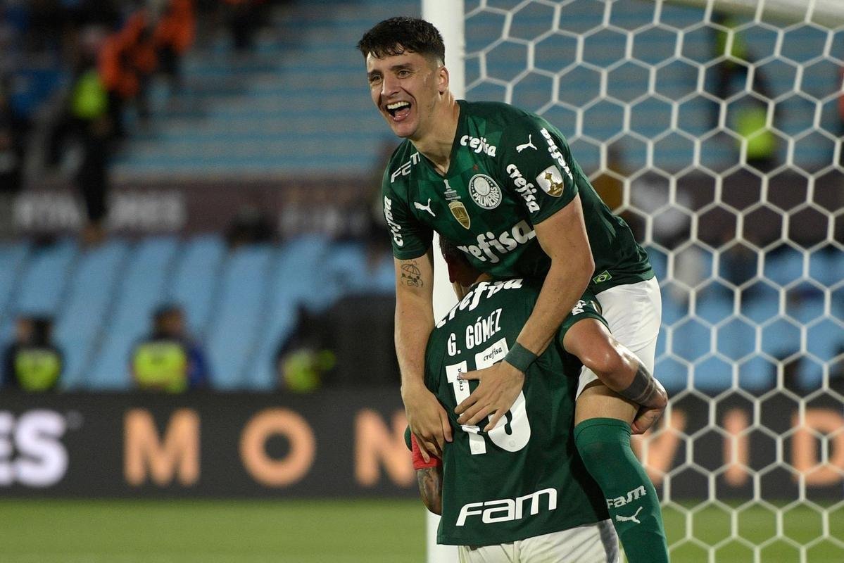 Fotos: festa dos jogadores do Palmeiras com a taa da Libertadores