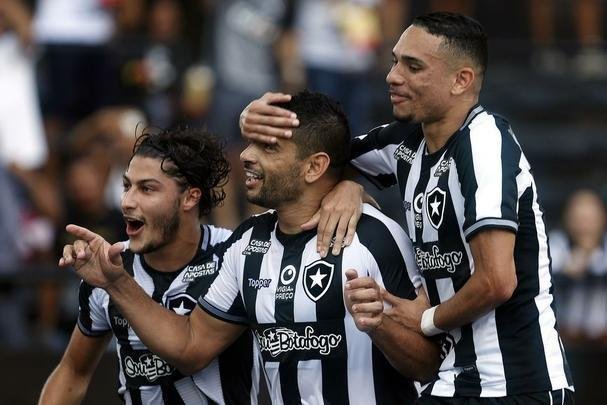 Fotos da vitória do Botafogo sobre o Atlético, por 2 a 1, no Engenhão, pela 18ª rodada do Brasileiro