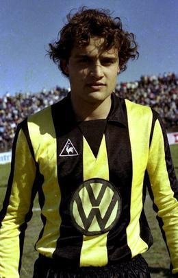 Ex-treinador do Atltico, Diego Aguirre vestiu Le Coq quando ainda era atacante do poderoso Pearol.