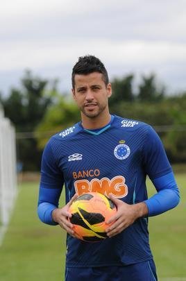 Com 499 jogos, Fbio est perto de alcanar marca de Raul, que disputou 549 partidas