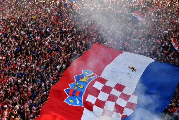 Reaes da torcida croata em Zagreb depois da perda do ttulo da Copa do Mundo para a Frana