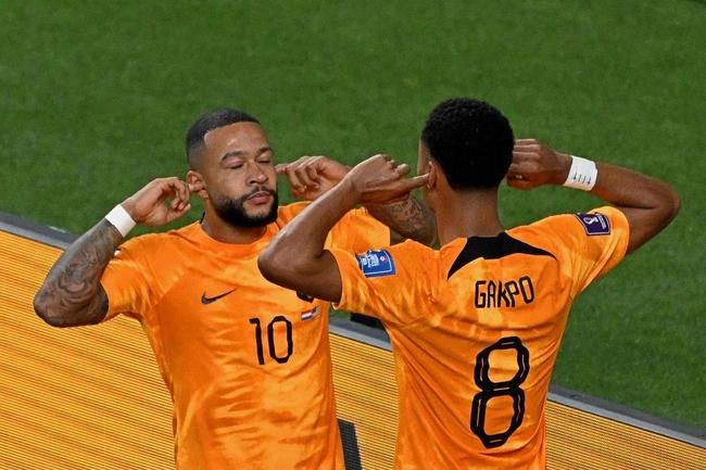 Lances do jogo entre Holanda e Estados Unidos pelas oitavas de final da Copa do Mundo.